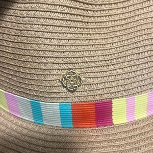Kendra Scott hat OS ~ like new condition ~ comfy & cute